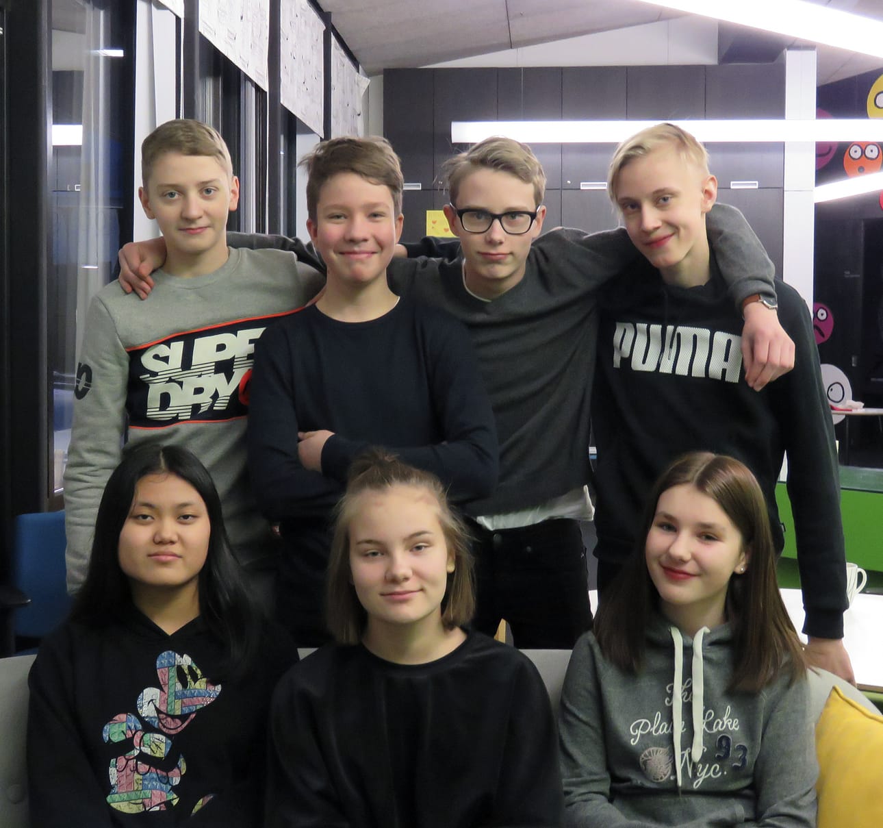 Tässä osa uudesta nuorisovaltuustosta: ylärivissä vasemmalta oikealle Arttu Puhakka, Akseli Harjula, Okko Pohjola, ja Juuso Kinnunen sekä alarivissä Jia Pätsi, Varpu Savolainen sekä Elina Paavola. Kuvasta puuttuvat Elias Holm, Eetu Kinnunen, Jonne Karppinen, Markus Jaakola ja Roope Sangi.