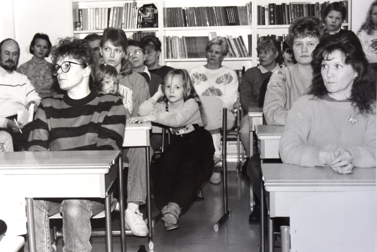 Missä kokouksessa kuvassa istutaan?