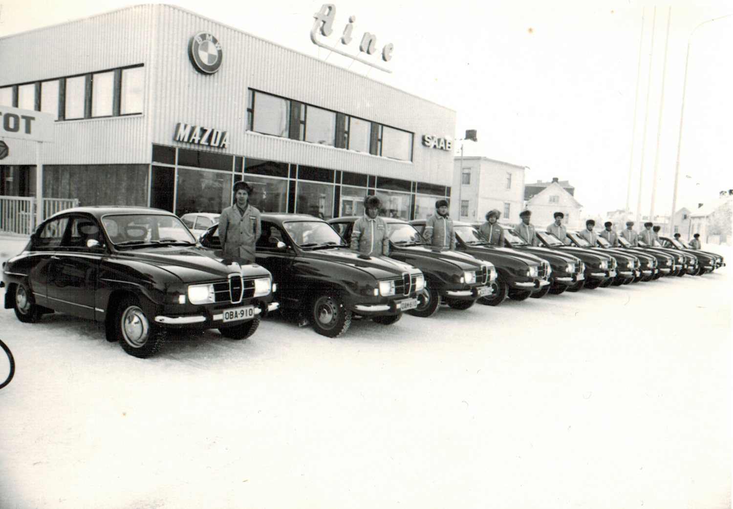 Saab 96 oli aikansa hittituote, ”kuupat” rivissä Limingantullissa.