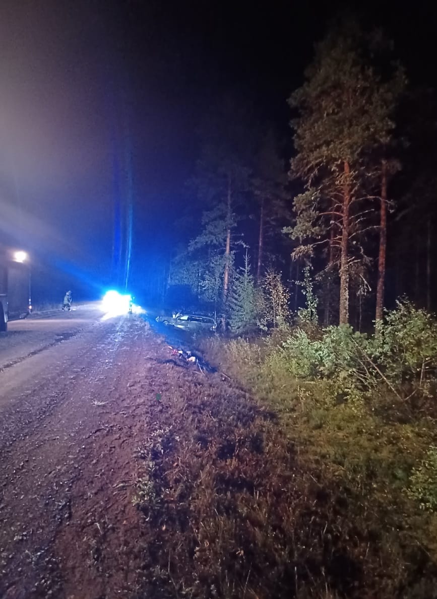Ulosajo tapahtui sorapäällysteisellä tiellä. Tapahtuma-aikaan oli jo pimeää.
