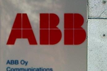 ABB:n reletehdas haki sunnuntain Pohjalaisessa työntekijöitä. KUVA: JAAKKO ELENIUS