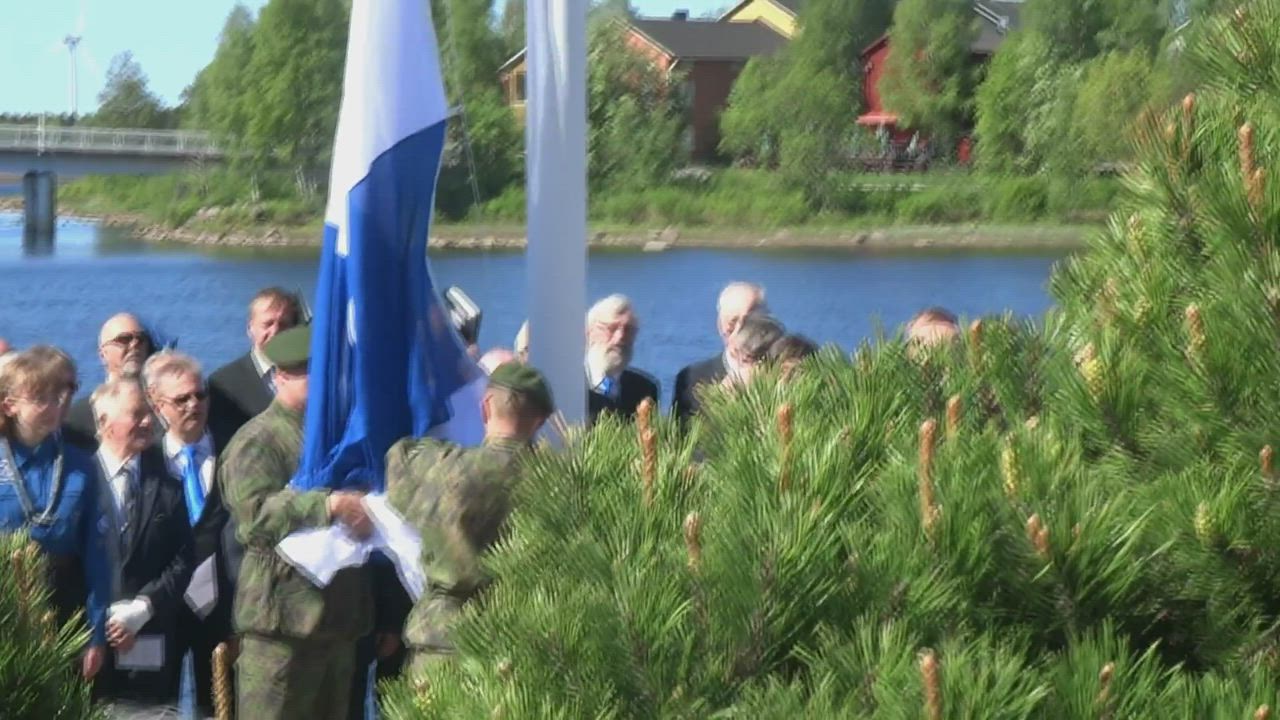 Linnansaaren juhlallisuudet Suomen lipun kunniaksi