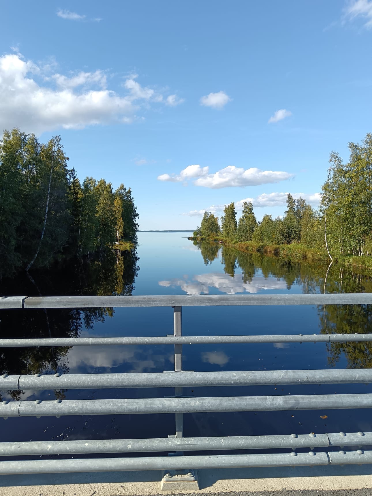 Lappajärven vedenpinta oli viime kesänä poikkeuksellisen alhaalla. Syksyn sateet ovat muuttaneet tilannetta. Arkistokuva.
