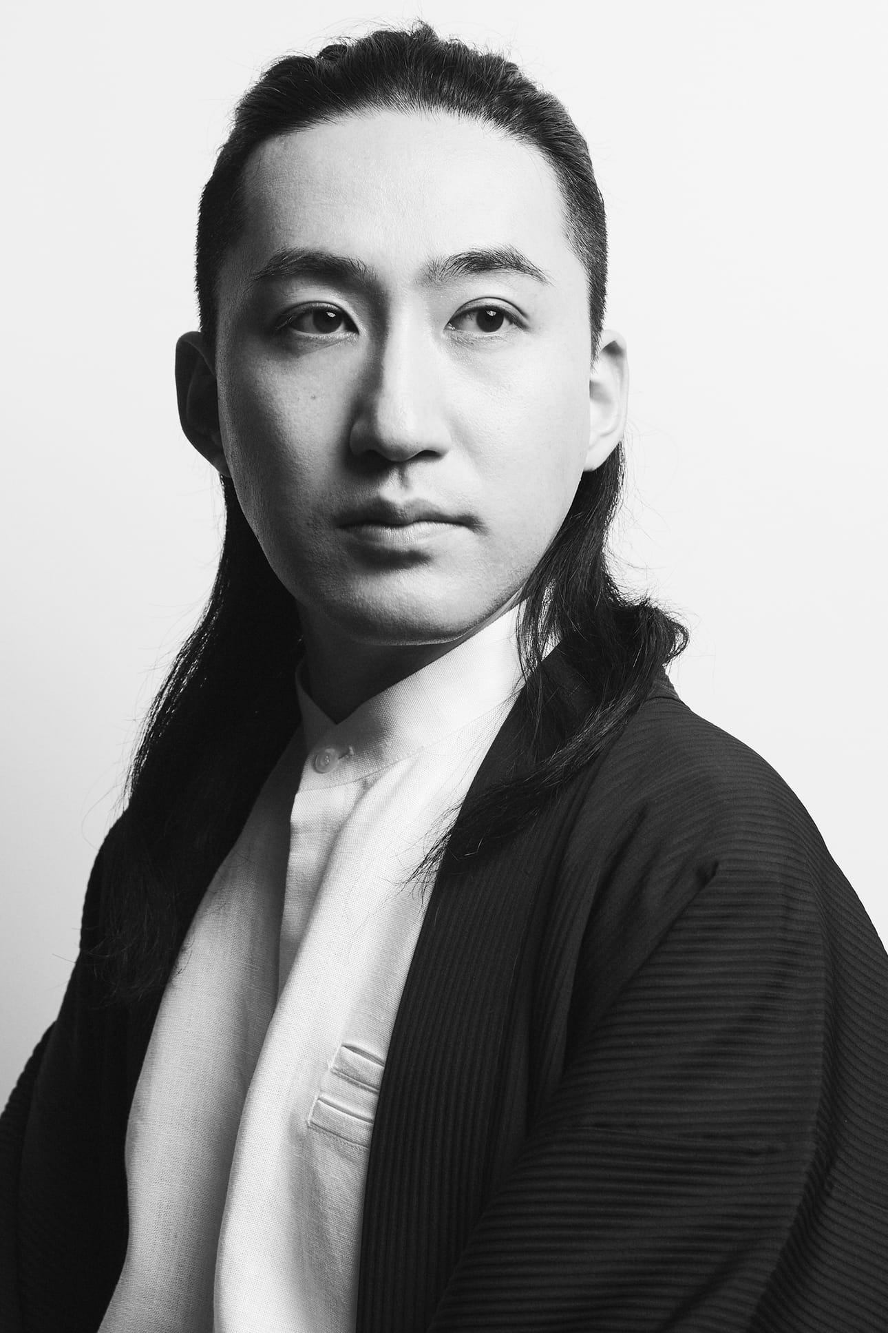 Yuima Nakazaton näyttely esittelee ensimmäistä kertaa Suomessa arvostetun japanilaisen muotisuunnittelijan ja valokuvaajan töitä.