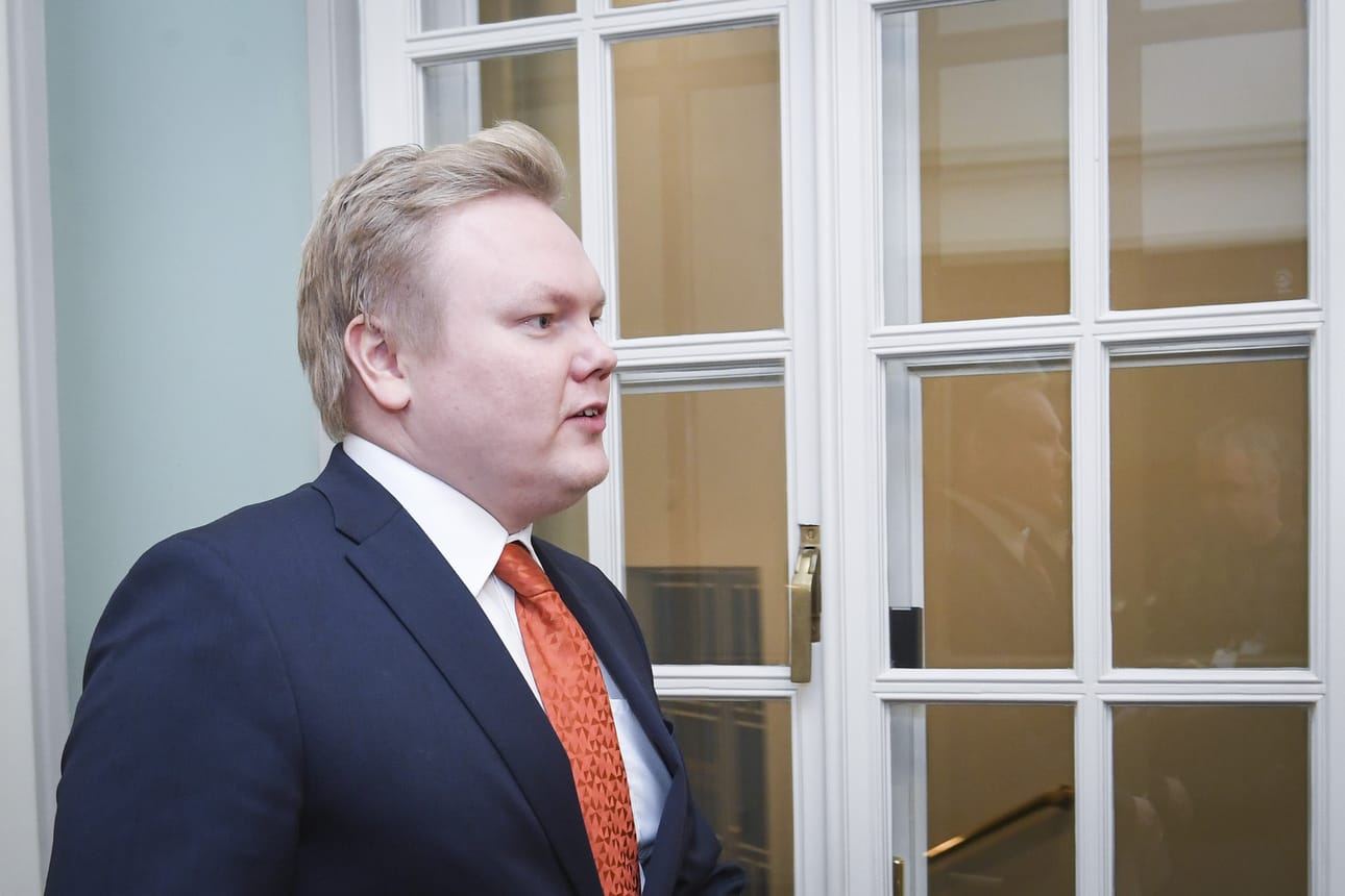 Keskustan eduskuntaryhmän puheenjohtaja Antti Kurvinen uskoo luottamuksen palaavan sekä hallitukseen että keskustaan. Se tapahtuu käytännön teoilla.