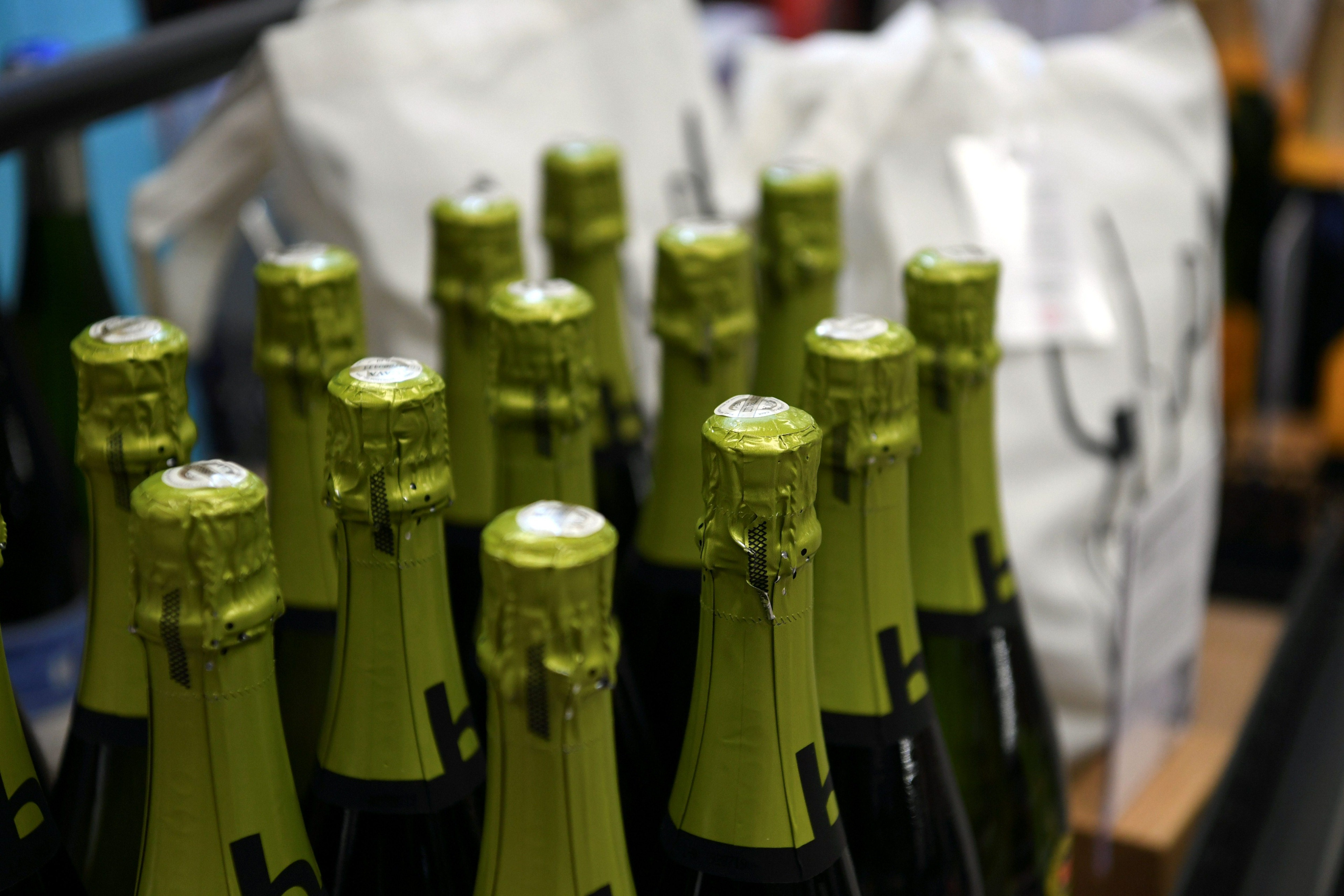 Alkoholin kotiinkuljetuksesta voi tulla tiukka äänestys – opposition tuki näyttäisi jäävän ohueksi