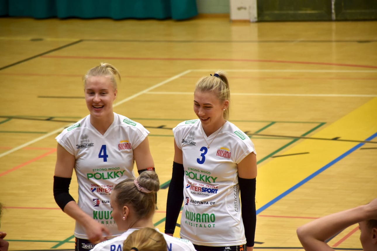 Nea Haatainen (vas.) syötti Hämeenlinnassa kuusi ässää. Olena Prokopenko pelasi kokonaisuudessaan vahvan viikonlopun.