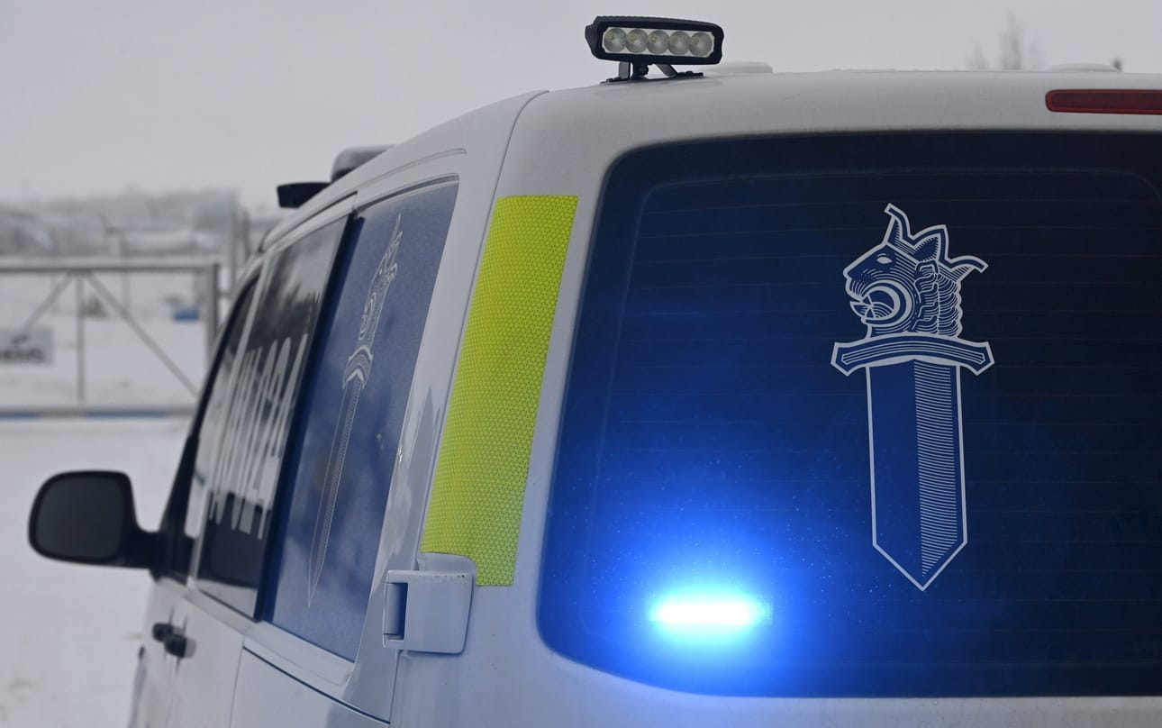 Ohikulkija soitti hätäkeskukseen Helsingin Lauttasaaressa vedestä löytyneestä ruumiista noin puoliltapäivin. Kuvituskuva. LEHTIKUVA / HEIKKI SAUKKOMAA