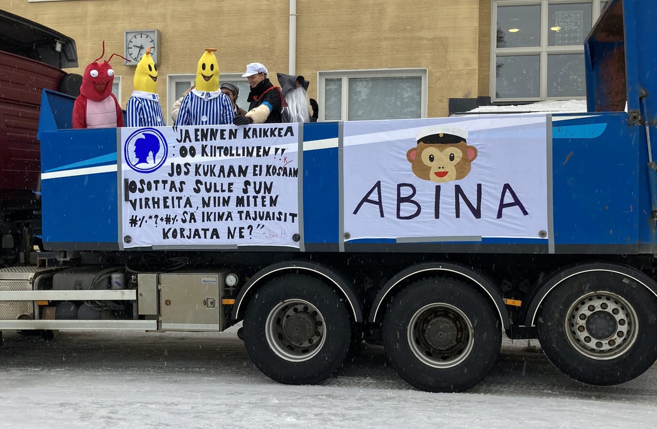 Alavuden väriläiskä olivat pyjamabanaanit.