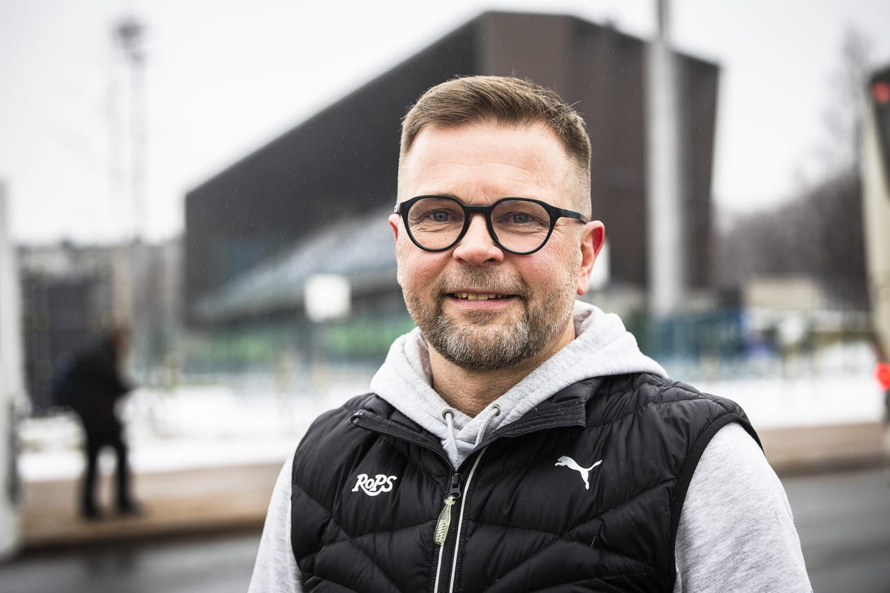 Matti Poikajärvi iloitsee, että RoPS on saanut maksettua määrällisesti yli puolet vanhoista veloistaan. Maksuohjelmia on jäljellä kolme vuotta, ja sitten vanhat velat olisi kuitattu.