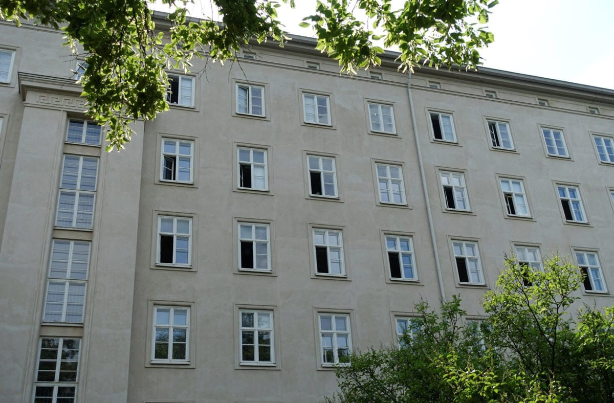 Ikkunat olivat auki Laakson sairaalassa hellesäällä heinäkuussa 2021. LEHTIKUVA / Teemu Salonen
