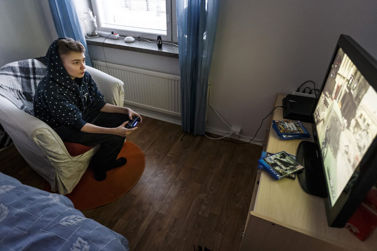 Mika Rusasen saamasta kantasoluhoidosta on kulunut vuosi. Tällä hetkellä näyttää siltä, että hoito on tehonnut hyvin. Veriarvojen ollessa sairauden aikana huonoimmillaan Rusanen ei voinut kävellä omasta huoneestaan keittiöön hengästymättä.