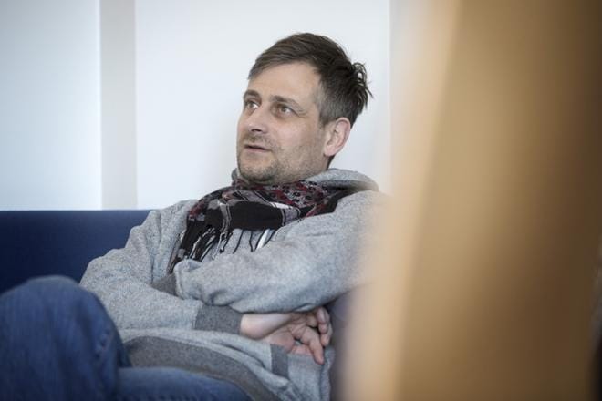 Kansainvälisen työn pastori Árpád Kovacs vaatii kirkolta virallista anteeksipyyntöä siitä, miten kirkko on historiansa aikana syrjinyt seksuaalivähemmistöjä. Kuva: Pekka Peura