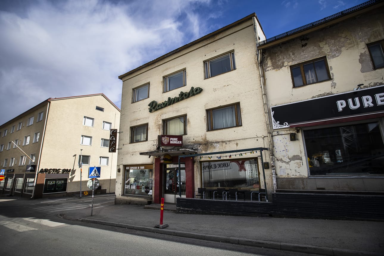 Ravintola Kauppayhtiön kokonaisuuteen kuuluu tätä nykyä hampurilaisravintola Pure Burger ja pitseria Pure Pizza. Ravintola-kyltti muutti rakennuksen seinään Kemin työväentalolta vajaa kuusi vuotta sitten.