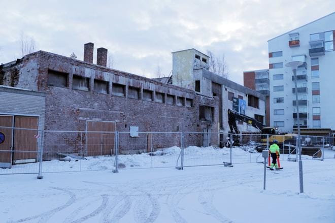 Valkolinnan purkaminen alkoi tiistaiaamuna. Kuva: Matti Rinnekangas
