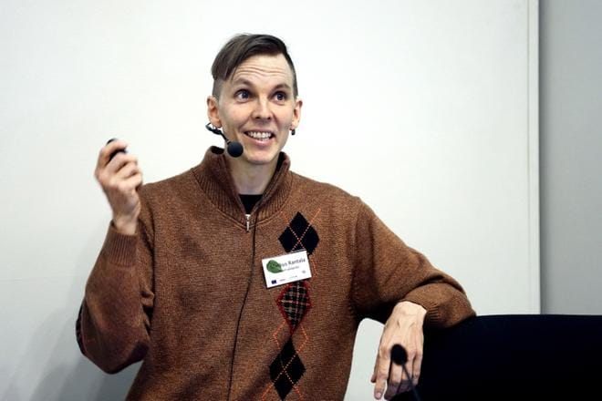 Evoluutiobiologian dosentti Markus J. Rantala korostaa liikunnan ja luonnon voimaa masennuksen hoidossa. Miehellä on tohtoritutkinnot biologiasta ja psykologiasta. KUVA: JOUKO HÄNNINEN