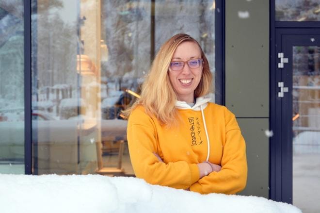 Heini Niinimäki kertoo, että eniten kysymyksiä on tullut pandojen pärjäämisestä Suomen ilmastossa. – Toronton eläintarhasta kerrottiin, että pandat viihtyvät ulkona 30 asteen pakkasessa, mutta silloin hoitajat alkavat protestoida, Niinimäki sanoo. KUVA: MIINA HAKALA