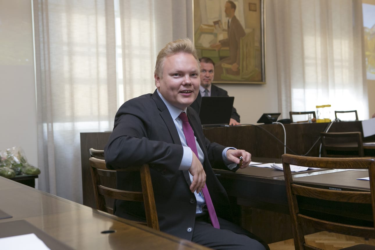 Antti Kurvinen valittiin keskustan eduskuntaryhmän puheenjohtajaksi.