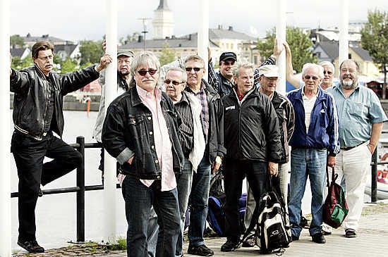 Pekka Pakonen (vas.), Paavo Hautala, Matti Eskonniemi, Reijo Leiviskä, Ilkka Säiläpohja, Seppo Kynsilehto, Juha Norokytö, Hannu Jounio, Stig Andersen, Thor Andersen ja Markku Eskonniemi kokoontuivat Kiikelinrantaan muistelemaan Heinäpäässä vietettyjä vuosia.