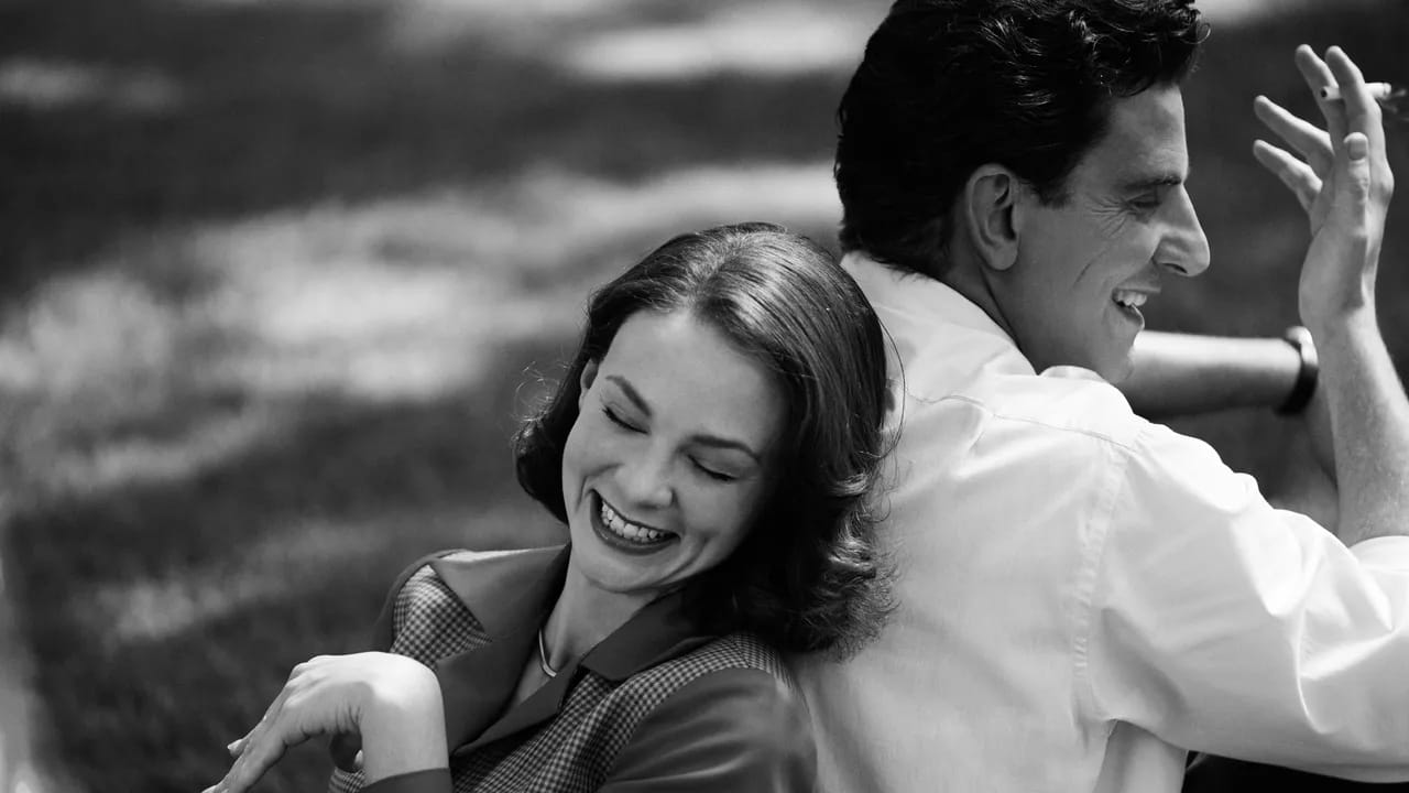 Kuvassa pääosien esittäjät Carey Mulligan ja Bradley Cooper.