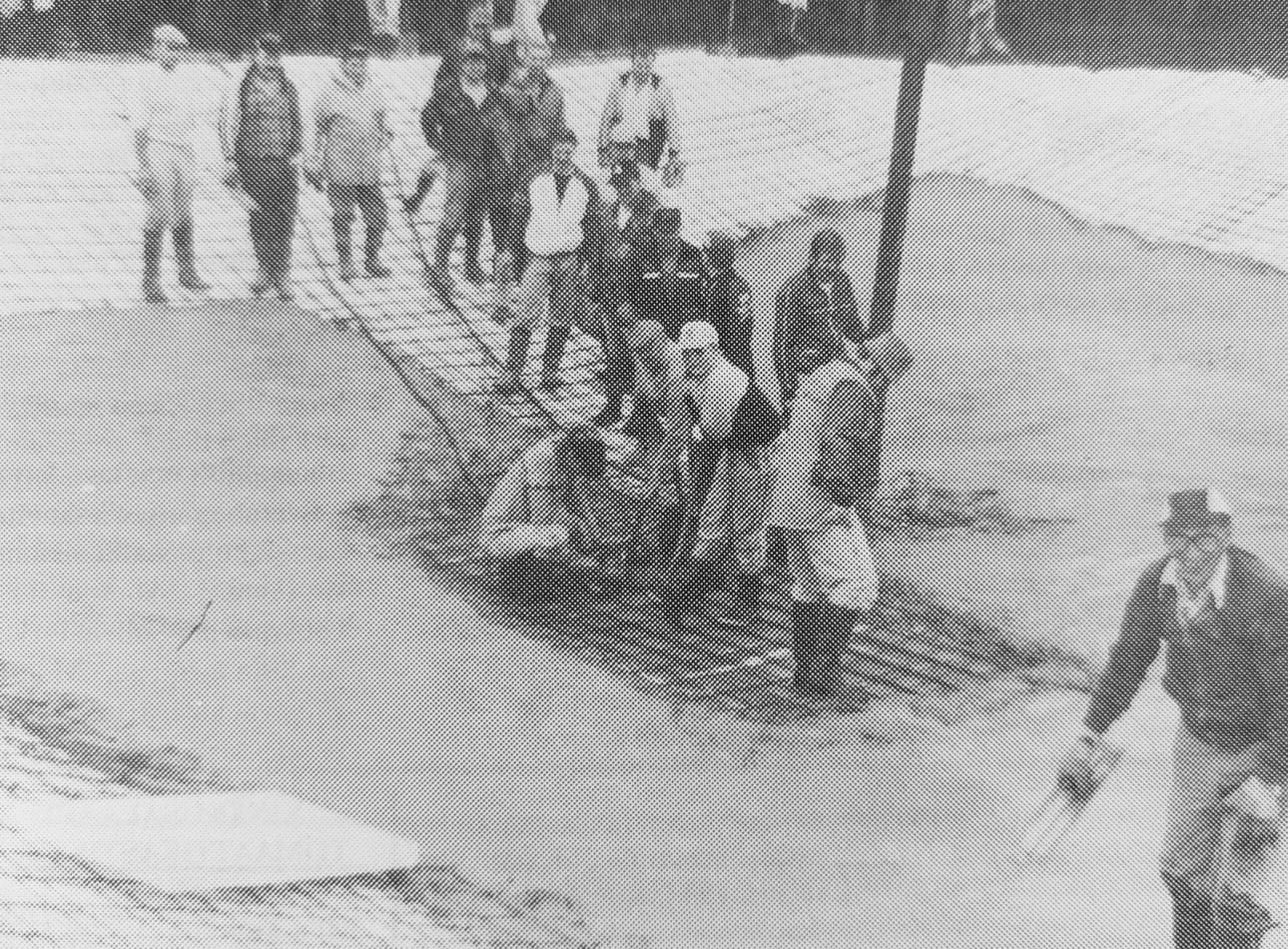 Pässilän uima-allas valettiin muotoon kökkätyönä kuun alkupuolella. Betonia sinne upposi 83 kuutiometriä.