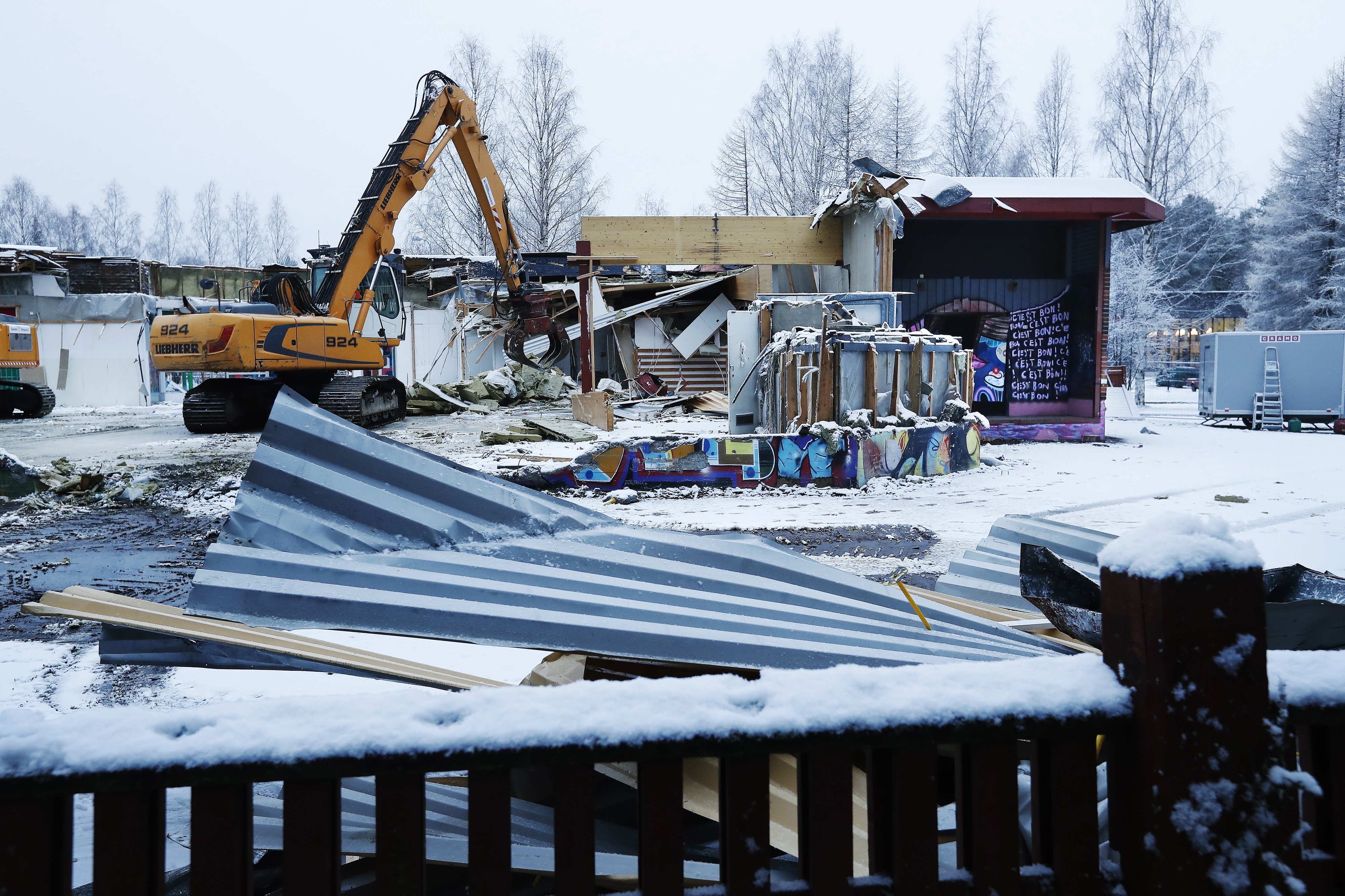 Nyt purettava Kaukovainion ostoskeskuksen osa on rakennettu vuosien 1977-81 aikana. 