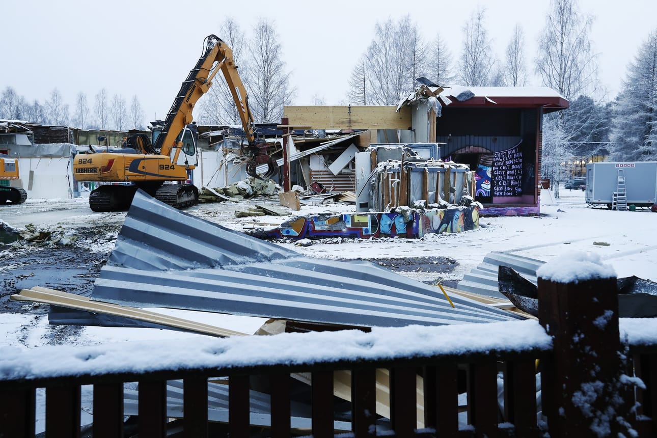 Nyt purettava Kaukovainion ostoskeskuksen osa on rakennettu vuosien 1977-81 aikana.