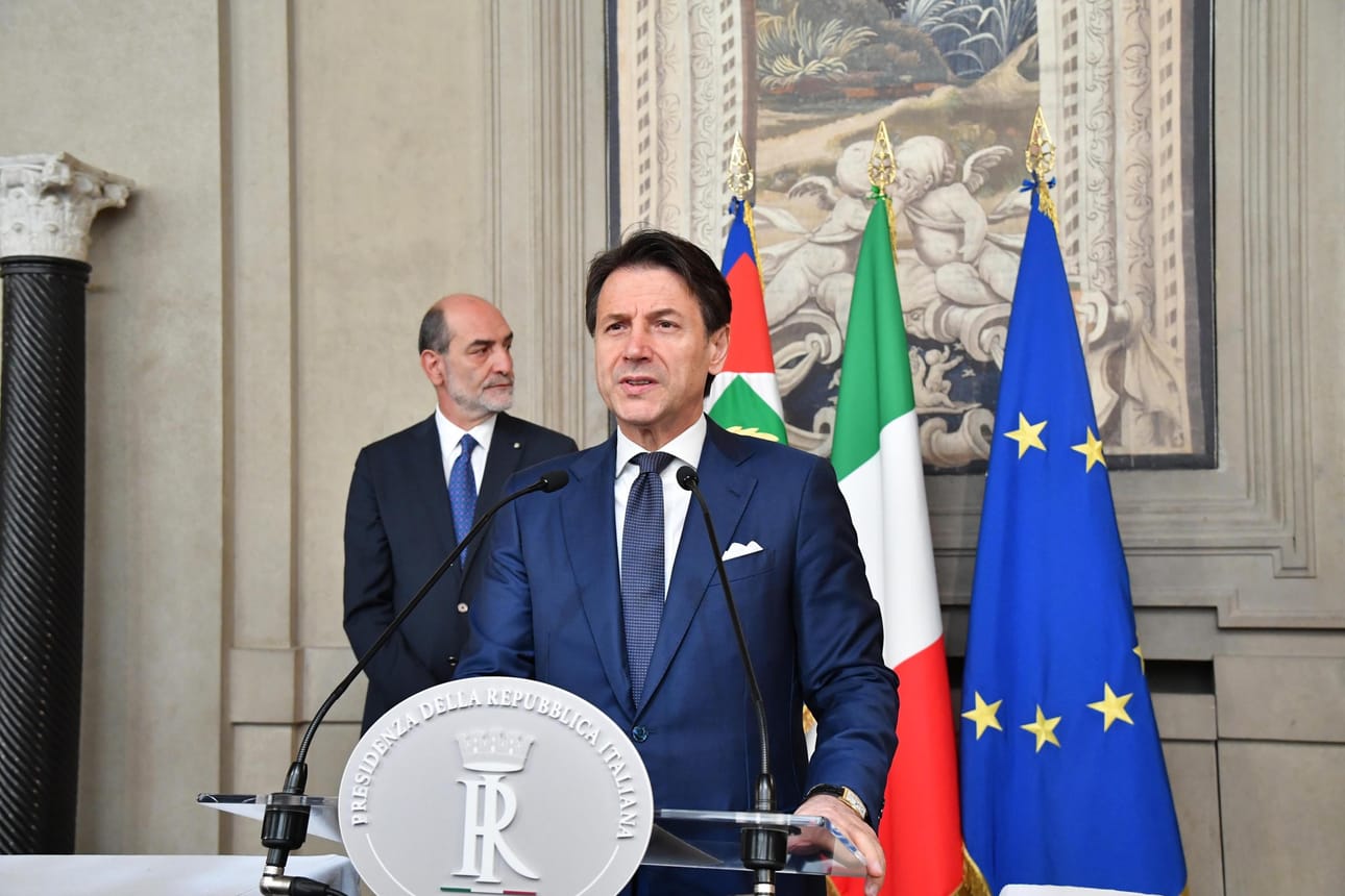 Väliaikaista hallitusta johtava, Viiden tähden liikkeen tukema Giuseppe Conte kertoi torstaina medialle saaneensa presidentti Sergio Mattarellalta valtuudet hallituksen muodostamiseen.