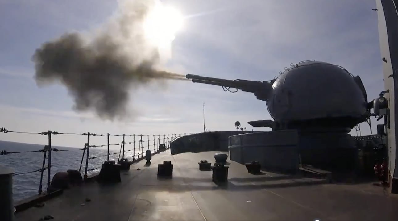 Kuvakaappaus Moskva-aluksen kannelta kuvatusta videosta. Video on kuvattu 18. helmikuuta.