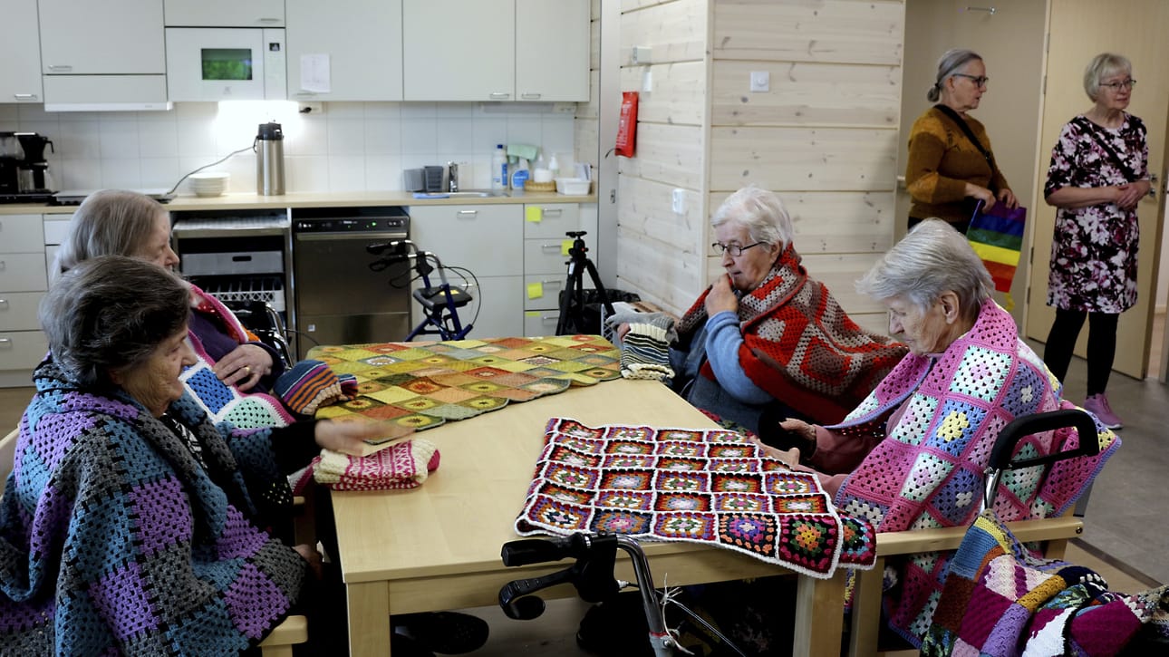 Peitot pääsivät heti käyttöön, samoin sukat ja lapaset.