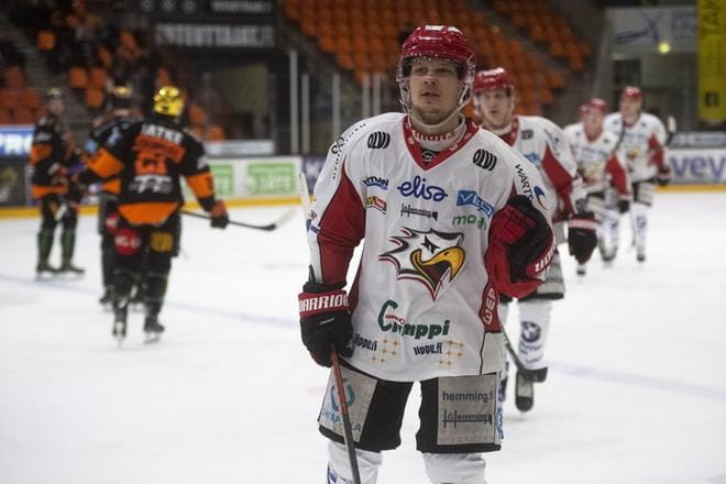 Toni Kallela teki kauden seitsemännen maalinsa. KUVA: LUMIKKI HAAJA