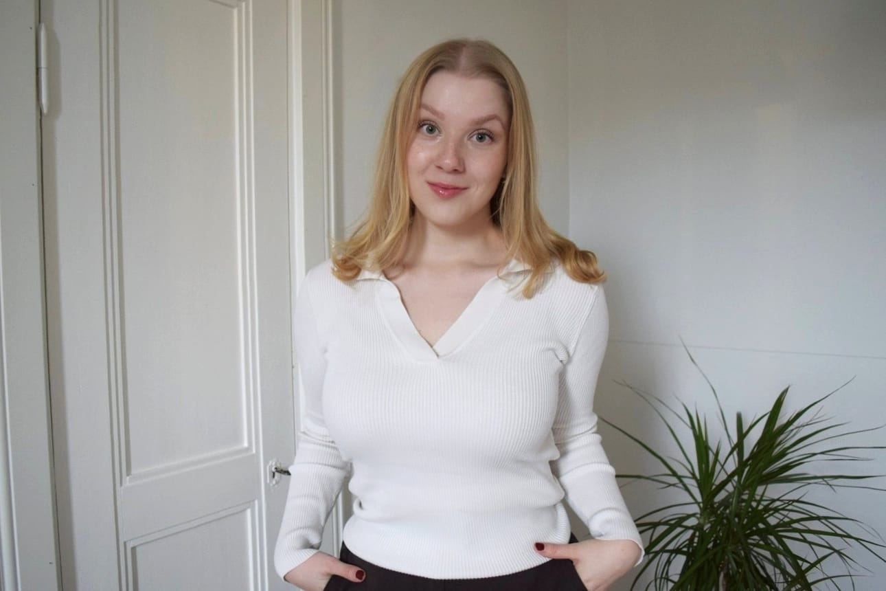 – Viestintä on siitä kiva ala, että sitä tarvitaan vähän kaikkialla, ja kentällä on tosi paljon mahdollisuuksia, Elisa Kähkönen toteaa. Kähkönen on miettinyt, että voisi työskennellä tulevaisuudessa esimerkiksi johtamisviestinnän parissa. Myös ulkomailla työskenteleminen kiinnostaisi.