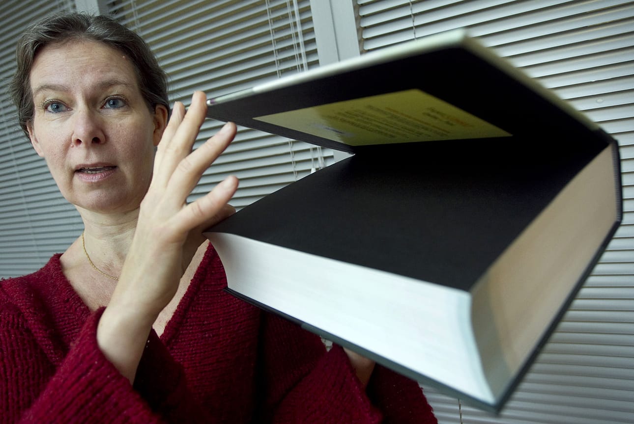 ”Suomessa henkilösuojaa varjellaan eri laeista johtuen niin pitkälle, että kaikki rekisteripohjainen tutkimus pitkittyy ja hankaloituu”, Hanna Nohynek sanoo.