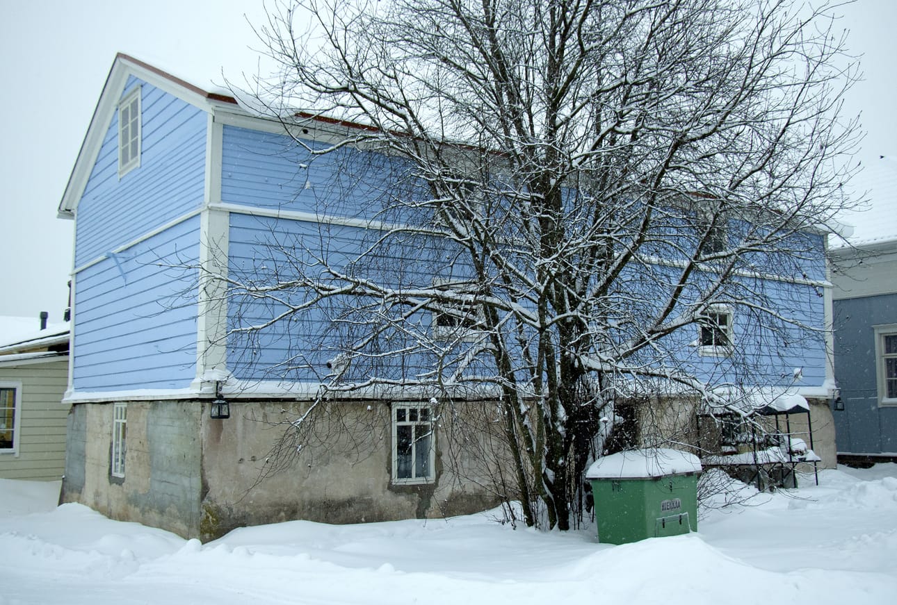 19. jouluikkuna löytyy Langin kauppahuoneen sinisestä vaakahuoneesta sisäpihan puolelta.