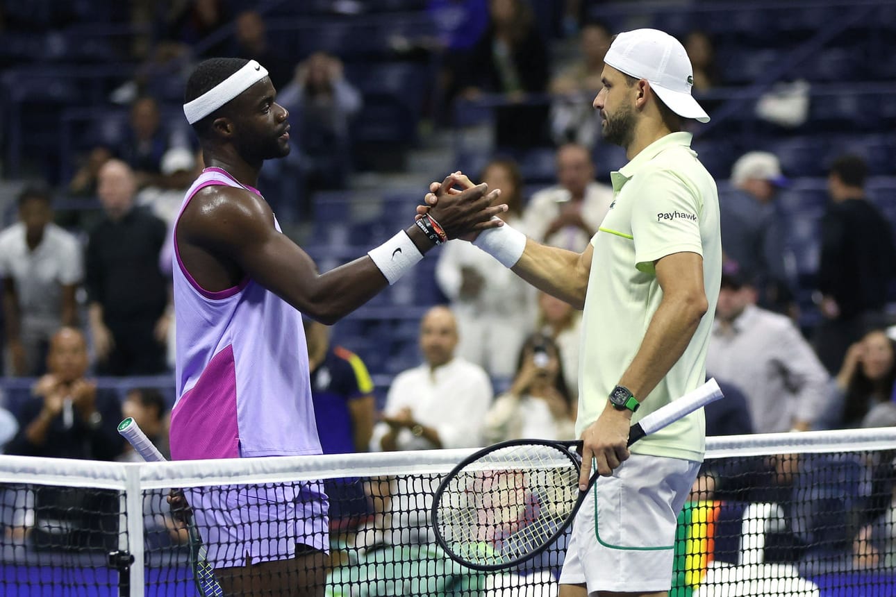 Turnauksessa 20:nneksi sijoitettu Frances Tiafoe (vas.) voitti keskiviikon vastaisena yönä Suomen aikaa pelatussa puolivälierässä Bulgarian Grigor Dimitrovin. LEHTIKUVA/AFP