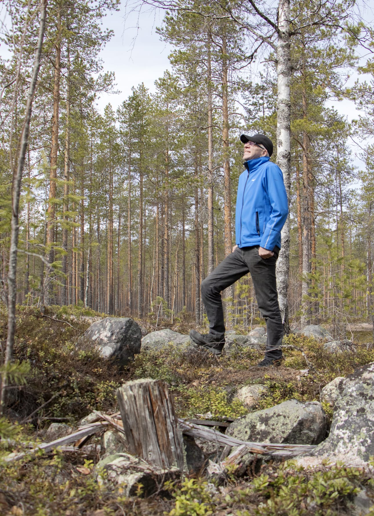 Jorma Marttila kävi katsomassa edelleen nähtävissä olevia torninjäänteitä Kestilän Kangasjärven läheisellä harjulla. Aikoinaan paikalla seisoi vähintään parikymmentä metriä korkea puutorni.