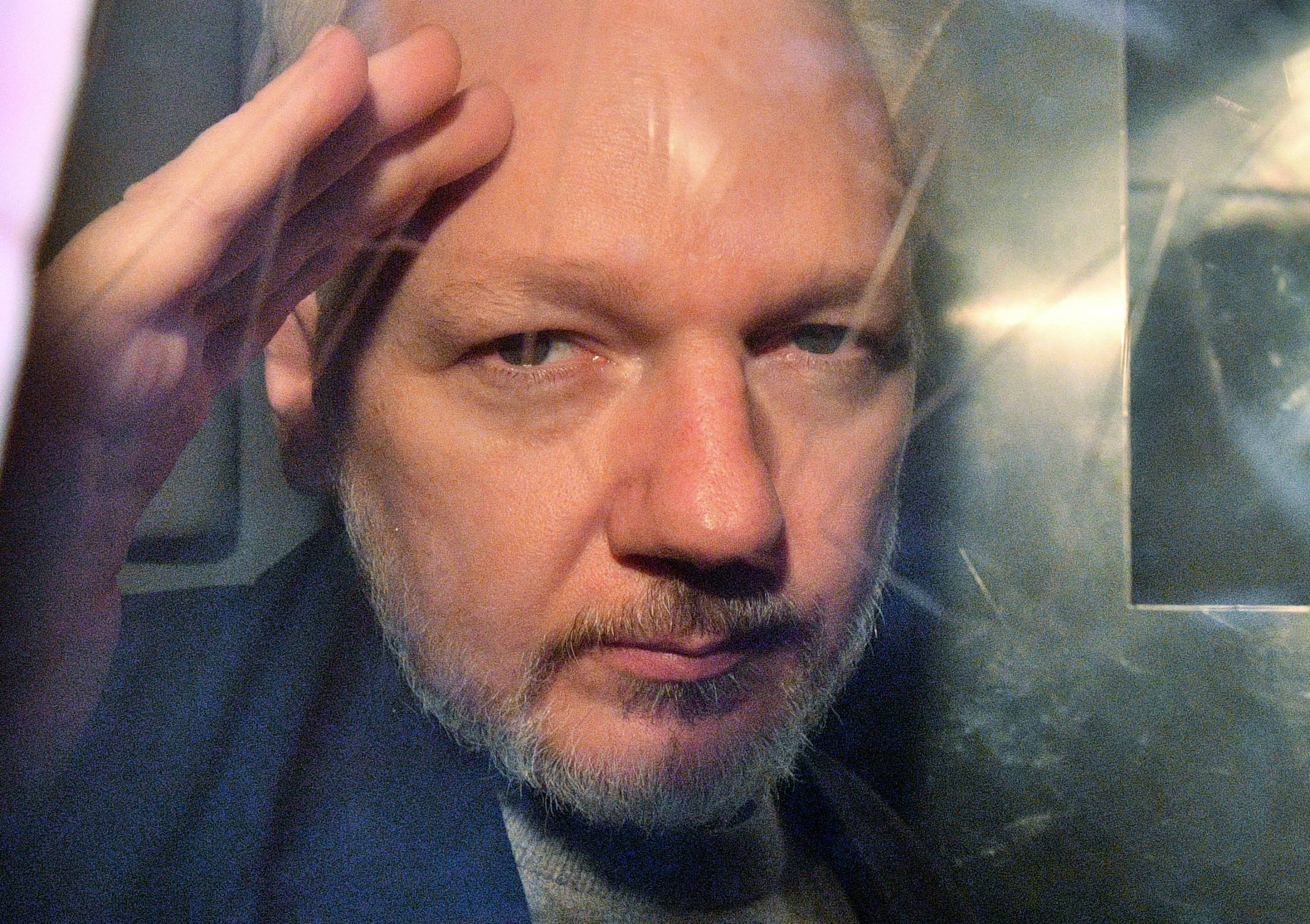 Vuotosivusto Wikileaksin perustaja Julian Assange saattaa vielä saada luvan valittaa luovutuspäätöksestään