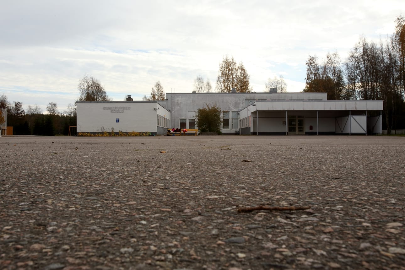 Gumeruksen yläkoulun oppilasmäärät pienenevät niin, että koulun lakkauttaminen on tullut esille osana sivistystoimen säästökuuria.