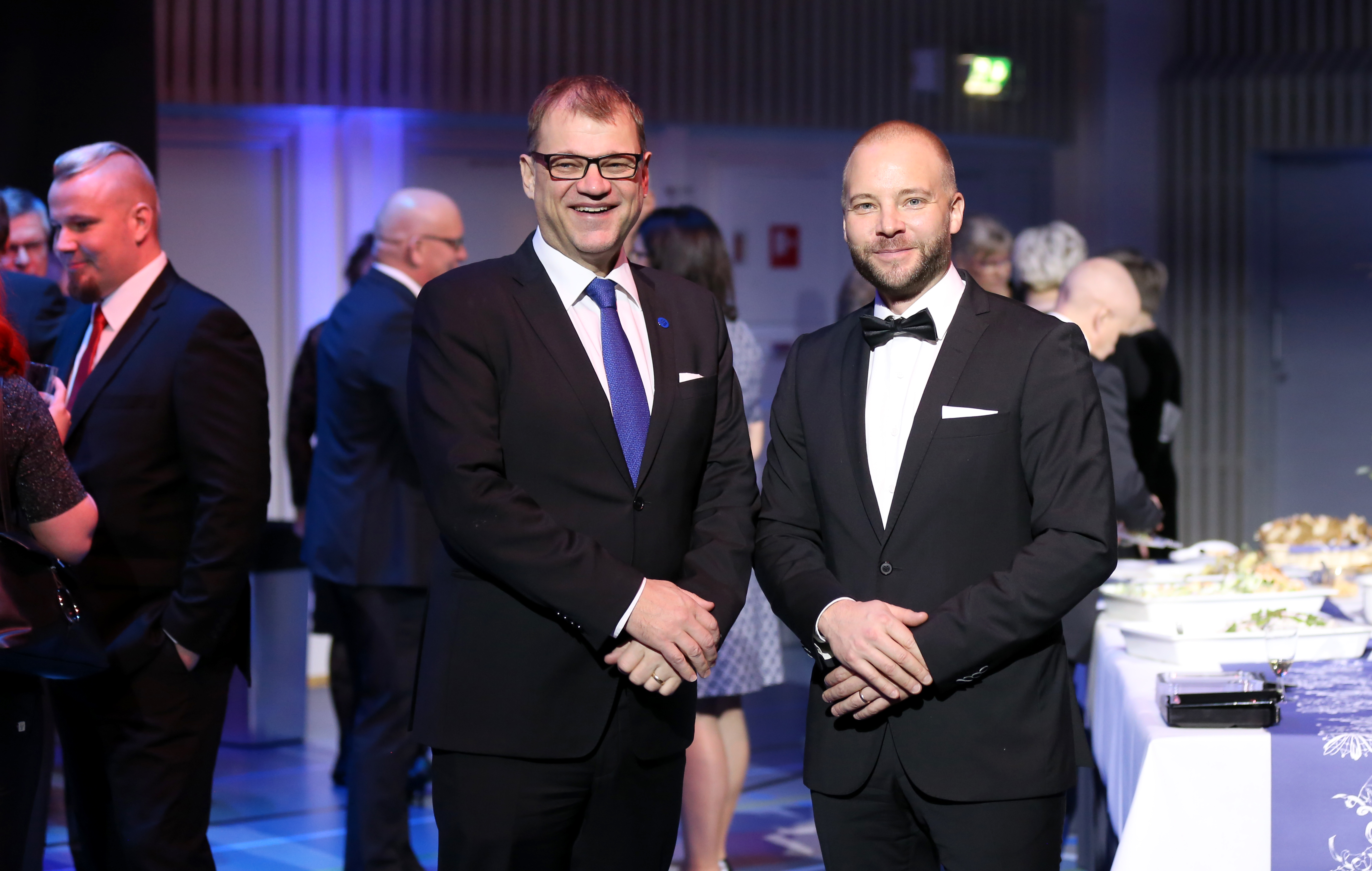 Pääministeri Juha Sipilällä ja Kempeleen kunnanjohtaja Tuomas Lohella oli hymyt herkässä.