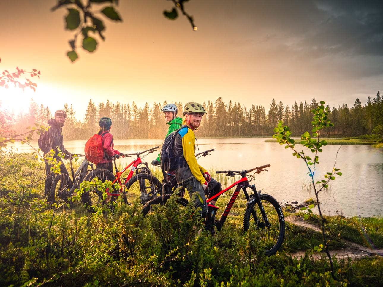 Roll Outdoors tarjoaa asiakkailleen muun muassa opastettuja pyöräretkiä.