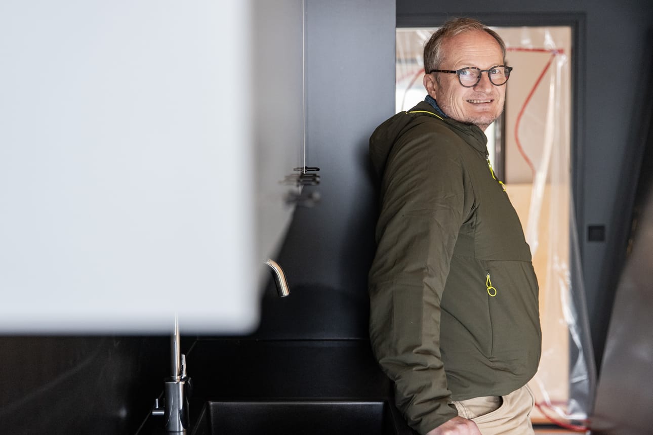 Toimitusjohtaja Antti Kärävä kertoo, ettei Rukakeskus lähde kilpailemaan muiden paikallisten elämyspalvelutuottajien kanssa uusilla elämyspalveluillaan.