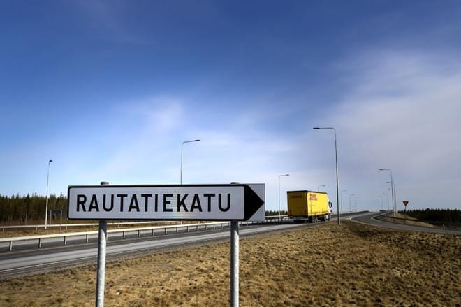 Rautatiekadun liikenne on hiljaista. KUVAT: JARI E. HAKALA