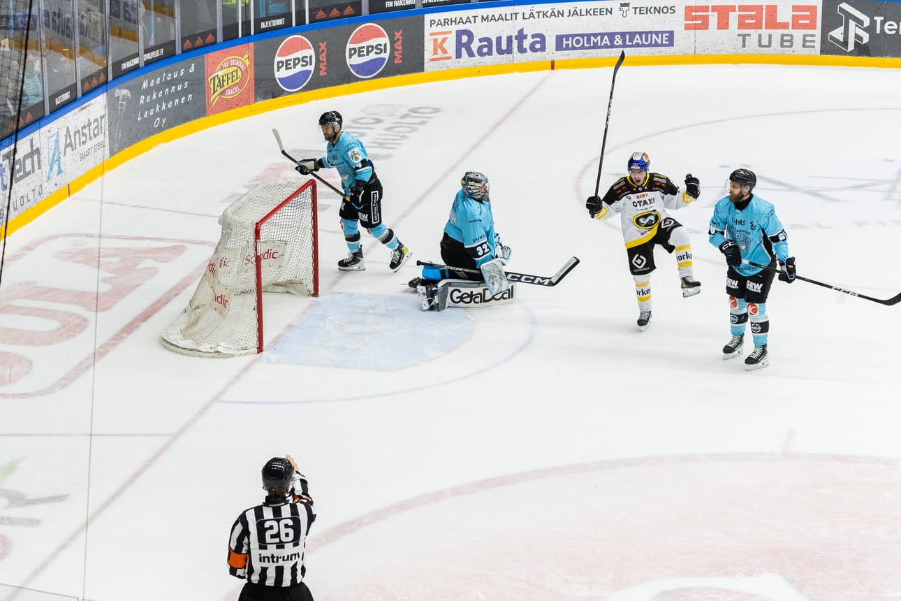 Kärppien 19-vuotias hyökkääjä Benjamin Pietilä sai tuulettaa osumia Lahdessa.