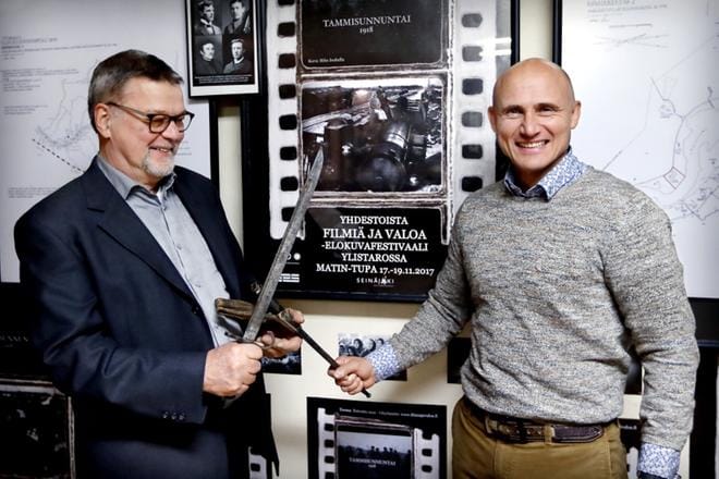 Ylistarossa kuvatun Tammisunnuntai 1918 -elokuvan ohjaaja Ilkka Vanne (vas.) ja tuottaja Marko Röhr esiintyvät viikonloppuna Filmiä ja valoa -festivaalilla. KUVA: JOUKO HÄNNINEN