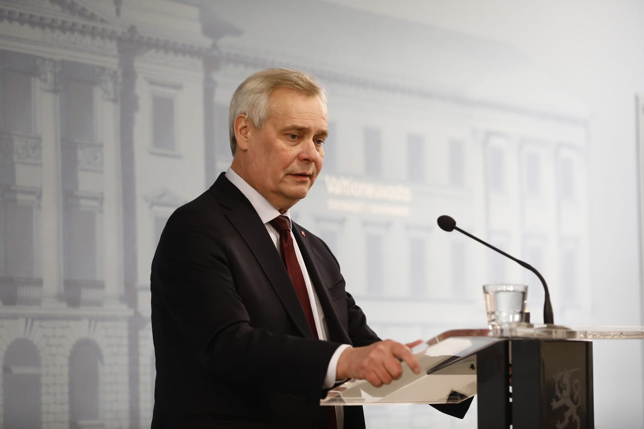 Väistyvä pääministeri Antti Rinne (sd.) sanoi tiedotustilaisuudessa, että erosi kuultuaan keskustan perustelut epäluottamukselle, jota keskusta kertoo Rinnettä kohtaan kokeneensa.