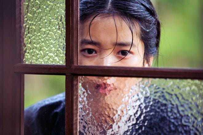 Tae-ri Kim on Palvelijatar-trillerissä Sook-Hee. Elokuvassa kukkivat intohimot. KUVA: Yle Kuvapalvelu