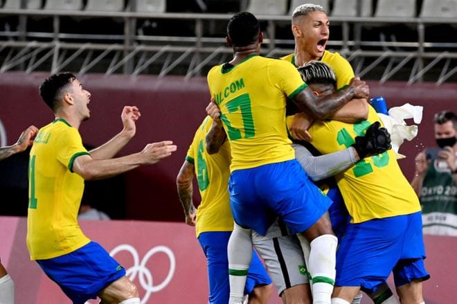 Brasilian pelaajilla riitti riemua finaalipaikan varmistuttua. Kuva: Lehtikuva/Martin Bernetti