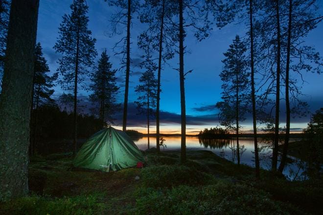Hotellien sijasta moni haluaa majoittua yksityisissä majapaikoissa. Koronavuoden aikana myös luonnossa liikkuminen ja retkeily ovat nousseet uuteen suosioon.