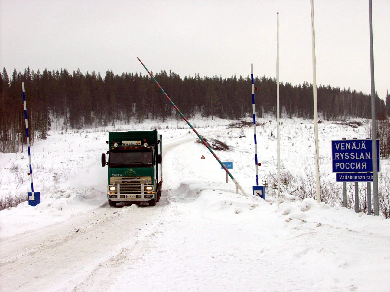 Kuusamon raja-asema on kehittynyt vauhdilla. Alkuun se oli lähinnä puomit ja niiden kautta kulkevia puutavara-autoja.