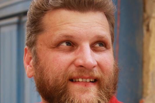 Avoimen iltamat on maksuton ja kaikille avoin tapahtuma tiistaina 17. elokuuta. Avoimen iltamat järjestetään hybriditilaisuutena, eli siihen voi ilmoittautua osallistujaksi livetapahtumaan tai voi seurata tapahtumaa etänä. Tapahtuman pääpuhujana on tietokirjailija, pappi, hyvinvoinnin ja onnellisuuden lähettiläs Jaakko Heinimäki.